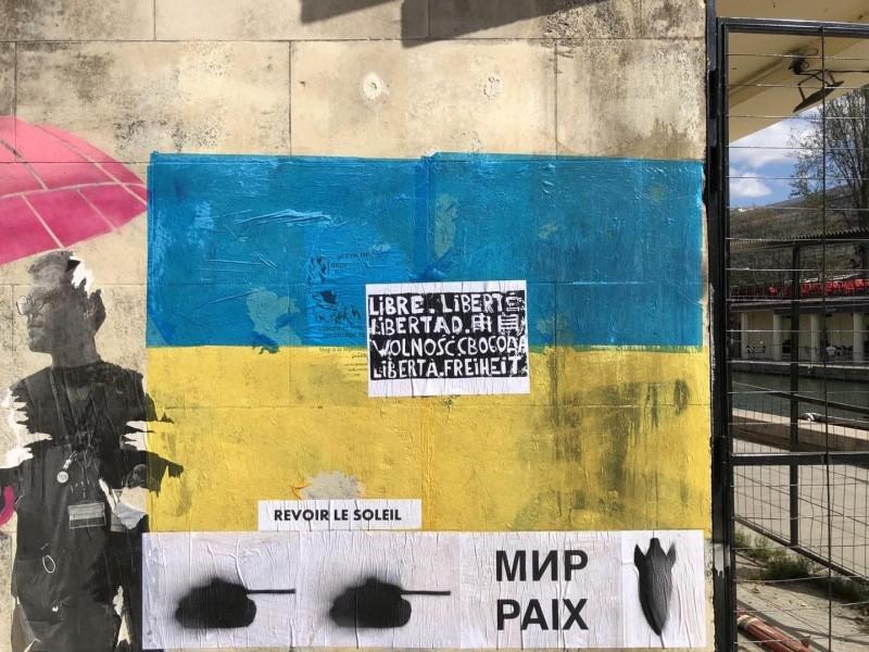 collages à Paris, mars 2022... - un groupe Paris | Kiev